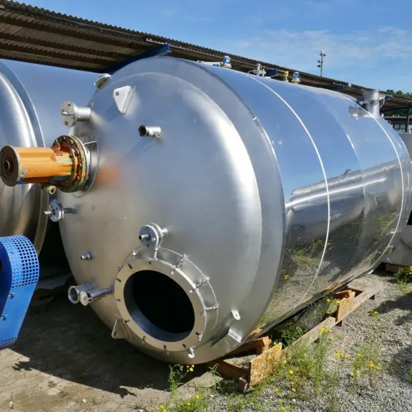 8300 Liter heiz-/ kühlbarer Druckbehälter aus V2A mit Propellerrührwerk