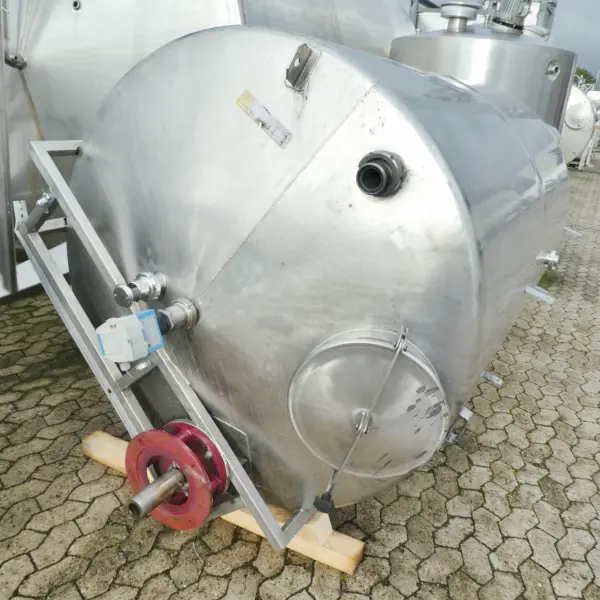 5500 Liter Behälter aus V4A mit 15 kW Leitstrahlmischer