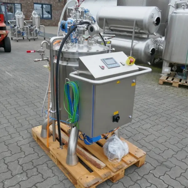Ungebrauchter 150 Liter mobiler heiz-/kühlbarer Pharma Prozessbehälter aus V4A mit Magnetrührwerk