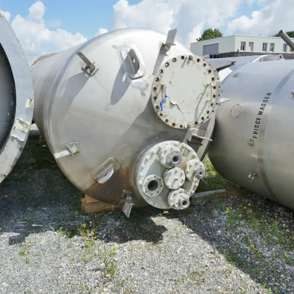 19000 Liter Lagertank aus V4A mit seitlichem Rührwerksflansch