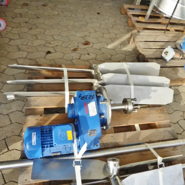 Geared agitator 3 KW made of AISI 316 with 3 blades and 220 cm shaft length