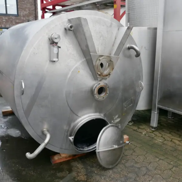 5000 Liter heiz-/kühlbarer Behälter aus V4A mit Rührwerksflansch