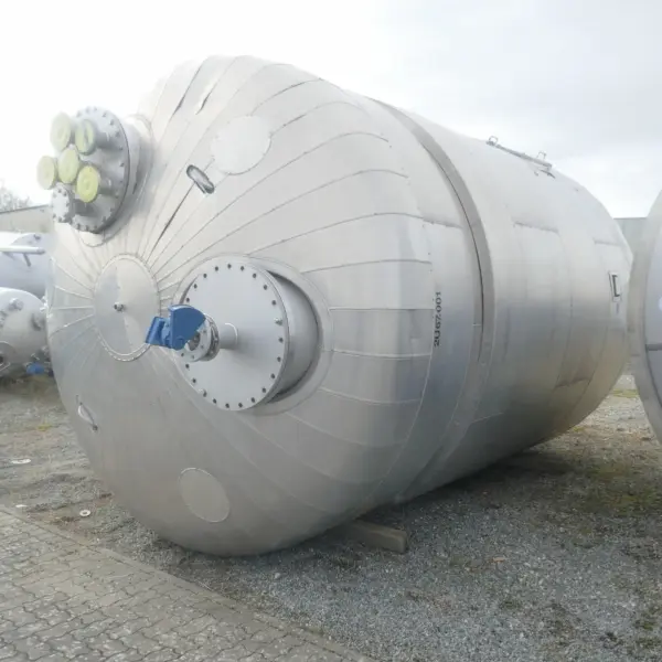 Depósito a presión calentable/refrigerable de 28100 litros de acero dúplex (1.4462) para medios de hasta 1,8 kg/litro