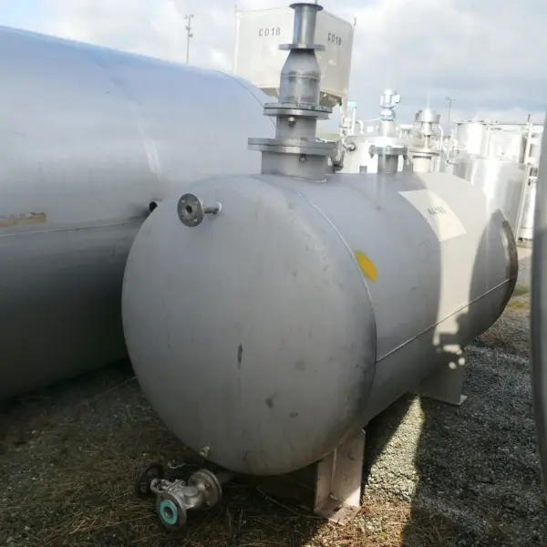 2567 Liter liegender Vorlagebehälter aus V2A