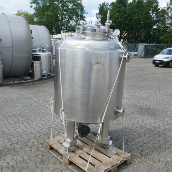 Cuve sous pression de 760 litres en acier inox 316, pouvant être chauffée ou refroidie, équipée d'un agitateur magnétique