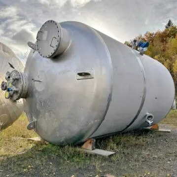 Depósito de dos pisos de 27300 litros en acero inoxidable 304 (1 x 13660 litros, 1 x 13640 litros)