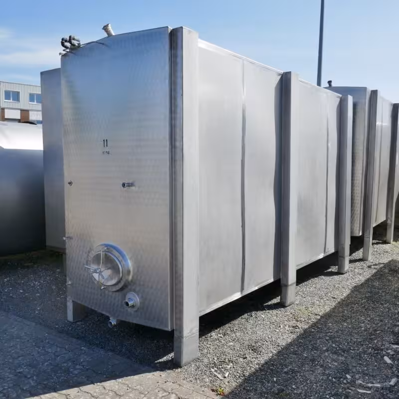 12220 Liter heiz-/kühlbarer kubischer Lagertank aus V2A mit 2 inneren Kühlplatten