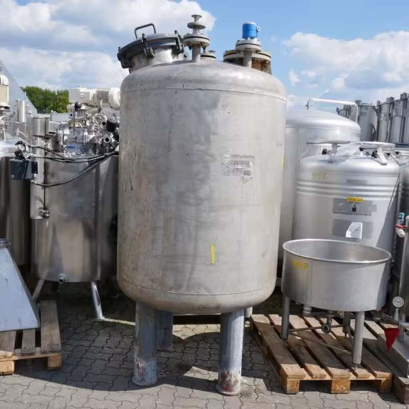 1813 Liter Druckbehälter aus V4A mit Rührwerksflansch