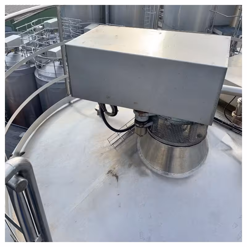 80000 liter insulated double chamber tank, Aisi 304 with blades agitator