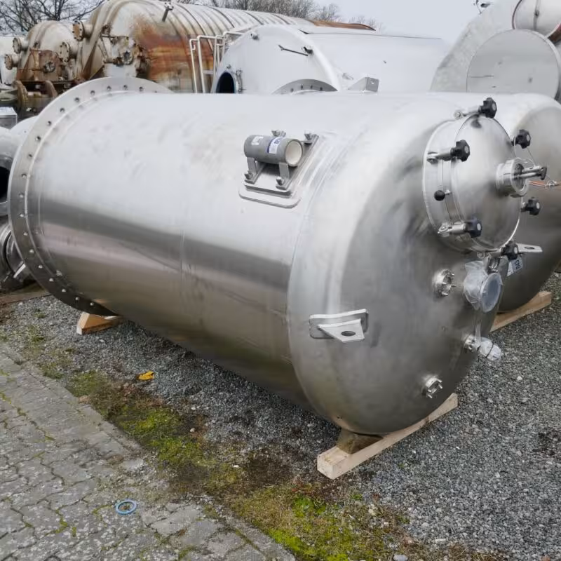 8700 Liter Druckbehälter aus V4A mit Balkenrührwerk