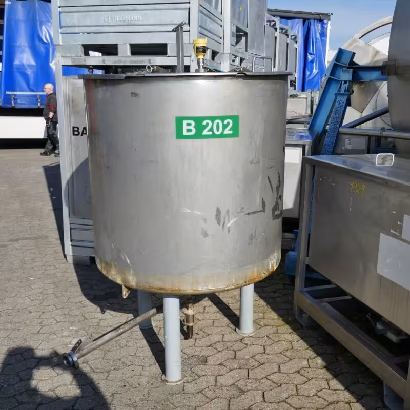 1000 Liter Behälter aus V2A mit Leitstrahlmischer