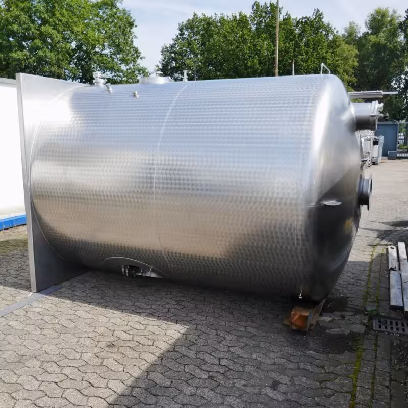 10000 Liter Behälter aus V2A mit Propellerrührwerk