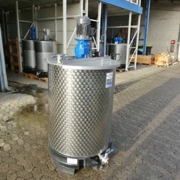 Brand&#x20;new&#x20;550&#x20;liter&#x20;agitator&#x20;tank&#x20;with&#x20;cup&#x20;stirrer&#x20;&#x28;type&#x20;SDE&#x29;