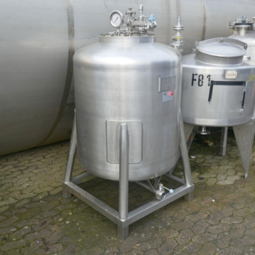 652&#x20;Liter&#x20;stehender&#x20;Drucktank&#x20;aus&#x20;V2A