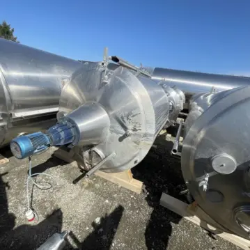 3000&#x20;Liter&#x20;heiz-&#x2F;k&#xFC;hlbarer&#x20;Mischbeh&#xE4;lter&#x20;aus&#x20;V2A