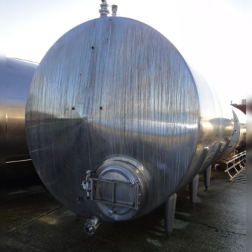 20000&#x20;Liter&#x20;liegender&#x20;Lagertank&#x20;aus&#x20;V2A&#x20;mit&#x20;Propellerr&#xFC;hrwerk