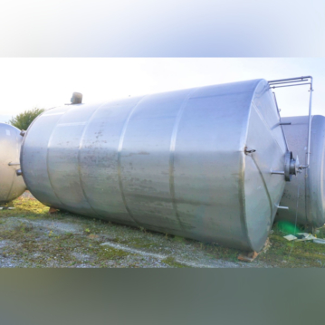 60000&#x20;Liter&#x20;isolierter&#x20;Lagertank&#x20;aus&#x20;V2A&#x20;mit&#x20;seitlichem&#x20;Propellerr&#xFC;hrwerk