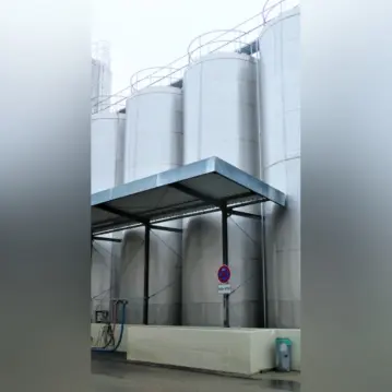 100000&#x20;isolated&#x20;storage&#x20;tank,&#x20;Aisi&#x20;304&#x20;with&#x20;propeller&#x20;agitator