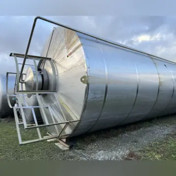 Tanque&#x20;de&#x20;almacenamiento&#x20;aislado&#x20;de&#x20;100000&#x20;litros&#x20;fabricado&#x20;en&#x20;acero&#x20;inoxidable&#x20;304&#x20;con&#x20;agitador&#x20;de&#x20;h&#xE9;lice&#x20;lateral.