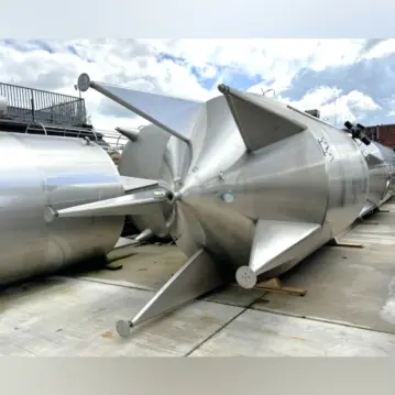 15000&#x20;liter&#x20;upright&#x20;mixing&#x20;tank&#x20;made&#x20;of&#x20;stainless&#x20;steel&#x20;304&#x20;with&#x20;cross-blade&#x20;agitator