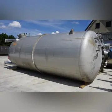 30000&#x20;Liter&#x20;stehender&#x20;Lagertank&#x20;aus&#x20;V2A&#x20;mit&#x20;seitlichem&#x20;Propellerr&#xFC;hrwerk