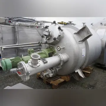 2410&#x20;Liter&#x20;h&#xE4;ngender&#x20;heiz-&#x2F;k&#xFC;hlbarer&#x20;Vakuumreaktor&#x20;aus&#x20;V4A&#x20;mit&#x20;Balkenr&#xFC;hwerk