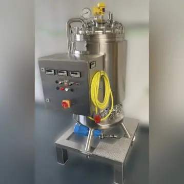 Serbatoio&#x20;a&#x20;pressione&#x20;mobile&#x20;da&#x20;600&#x20;litri&#x20;per&#x20;farmacia,&#x20;Aisi316&#x20;con&#x20;agitatore&#x20;magnetico