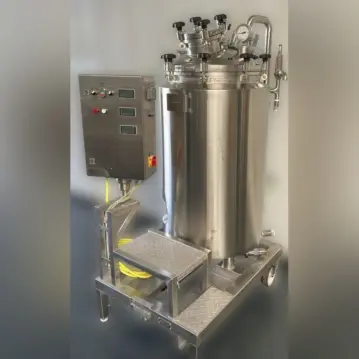 330 Liter mobiler Pharmazie Druckbehälter aus V2A mit Magnetrührwerk