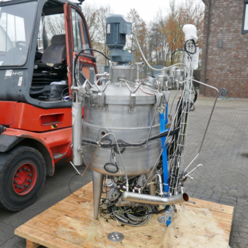 300&#x20;Liter&#x20;heiz-&#x2F;k&#xFC;hlbarer&#x20;Druckbeh&#xE4;lter&#x20;aus&#x20;V4A&#x20;mit&#x20;Scheibenr&#xFC;hrwerk