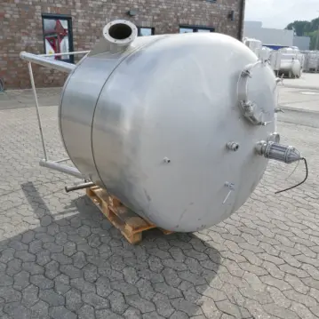2000 Liter Rührwerksbehälter aus V2A mit seitlichem Schrägblattrührwerk