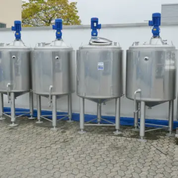 810&#x20;Liter&#x20;heiz-&#x2F;k&#xFC;hlbarer,&#x20;isolierter&#x20;R&#xFC;hrwerksbeh&#xE4;lter&#x20;aus&#x20;V2A&#x20;mit&#x20;Balkenr&#xFC;hrwerk