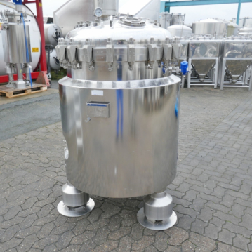 733 liter verwarmbaar/koelbaar drukvat gemaakt van RVS 316 met schroefroerwerk