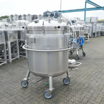 956&#x20;Liter&#x20;fahrbarer,&#x20;heiz-&#x2F;k&#xFC;hlbarer&#x20;R&#xFC;hrwerksbeh&#xE4;lter&#x20;aus&#x20;V4A&#x20;mit&#x20;Becherr&#xFC;hrwerk