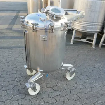 Tanque&#x20;de&#x20;almacenamiento&#x20;m&#xF3;vil&#x20;de&#x20;200&#x20;litros&#x20;fabricado&#x20;en&#x20;acero&#x20;inoxidable&#x20;316