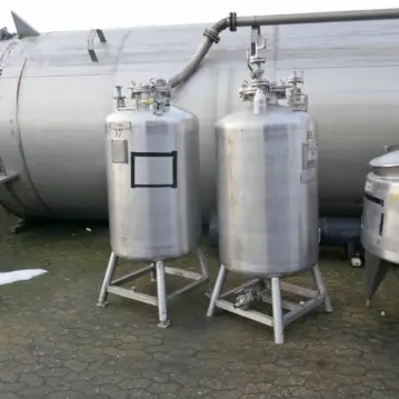 Serbatoio&#x20;a&#x20;pressione&#x20;da&#x20;640&#x20;litri&#x20;in&#x20;acciaio&#x20;inox&#x20;316