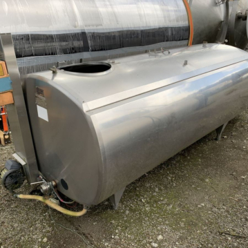 1800&#x20;liter&#x20;isolated&#x20;tank,&#x20;AISI304&#x20;