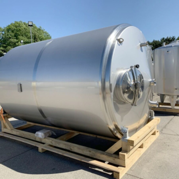 Tanque de almacenamiento de 10300 litros con temperatura controlada y aislado a estrenar en acero inoxidable 316
