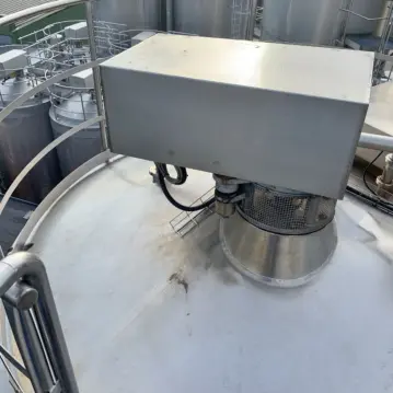 80000&#x20;Liter&#x20;isolierter&#x20;Doppelkammertank&#x20;aus&#x20;V2A&#x20;mit&#x20;Balkenr&#xFC;hrwerk