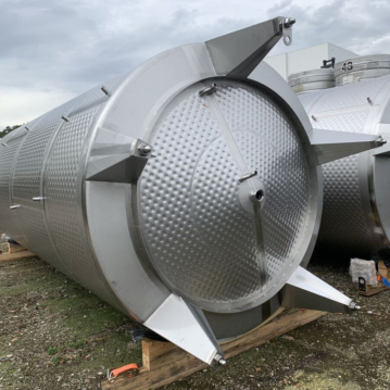 Serbatoio&#x20;riscaldabile&#x2F;raffreddabile&#x20;da&#x20;26000&#x20;litri&#x20;in&#x20;acciaio&#x20;inox&#x20;316,&#x20;nuovo&#x20;di&#x20;fabbrica.