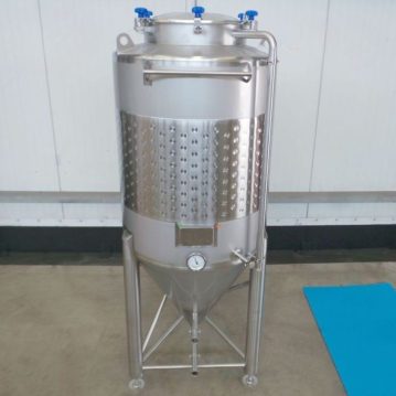 Gloednieuwe fermentatietank van RVS 304 met een inhoud van 710 liter en temperatuurregeling