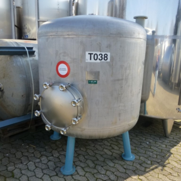2500&#x20;liter&#x20;storage&#x20;tank&#x20;with&#x20;side-mounted&#x20;manhole,&#x20;AISI&#x20;304