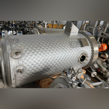 1300&#x20;Liter&#x20;heiz-&#x2F;k&#xFC;hlbarer&#x20;Drucktank&#x20;aus&#x20;V2A&#x20;mit&#x20;Kreuzblattr&#xFC;hrwerk&#x20;&#x28;ex-gesch&#xFC;tzt&#x29;