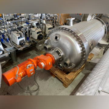 900&#x20;liter&#x20;heatable&#x2F;coolable&#x20;pressure&#x20;tank&#x20;made&#x20;of&#x20;stainless&#x20;steel&#x20;304&#x20;with&#x20;beam&#x20;agitator&#x20;&#x28;explosion-proof&#x29;