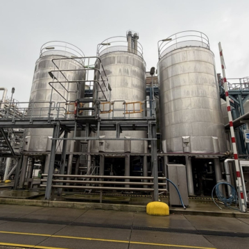 Serbatoio di stoccaggio isolato da 140000 litri in acciaio inox 316 con agitatore ad elica