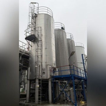106600 litri di serbatoio di stoccaggio isolato in acciaio inox 316 con agitatore laterale