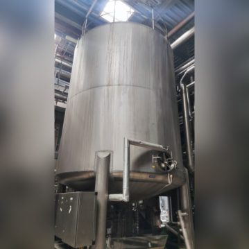 Serbatoio di miscelazione orizzontale da 40.000 litri in Acciaio inox 904L (1.4539) con agitatore a barre