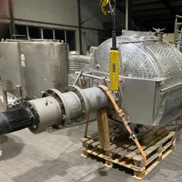 2000&#x20;Liter&#x20;stehender&#x20;Konustank&#x20;aus&#x20;V2A&#x20;mit&#x20;Ankerr&#xFC;hrwerk