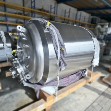 Ungebrauchter&#x20;4000&#x20;Liter&#x20;heiz-&#x2F;k&#xFC;hlbarer&#x20;Druckbeh&#xE4;lter&#x20;aus&#x20;V4A