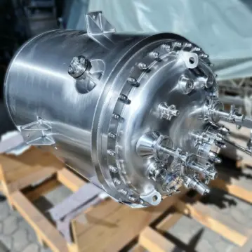 Unused&#x20;500&#x20;liter&#x20;heat-&#x2F;&#x20;coolable&#x20;pressure&#x20;tank&#x20;with&#x20;magnetic&#x20;mixer,&#x20;Aisi&#x20;904L