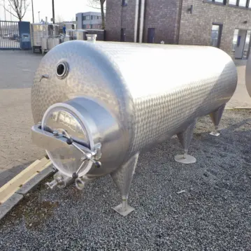 Dep&#xF3;sito&#x20;aislado&#x20;de&#x20;3000&#x20;litros&#x20;en&#x20;acero&#x20;inoxidable&#x20;304&#x20;con&#x20;brida&#x20;agitadora